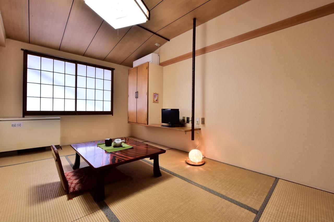 Ryokan Takenoya *